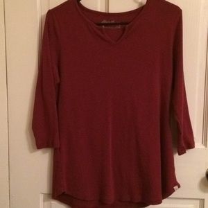 Notch-neck 3/4 sleeve top